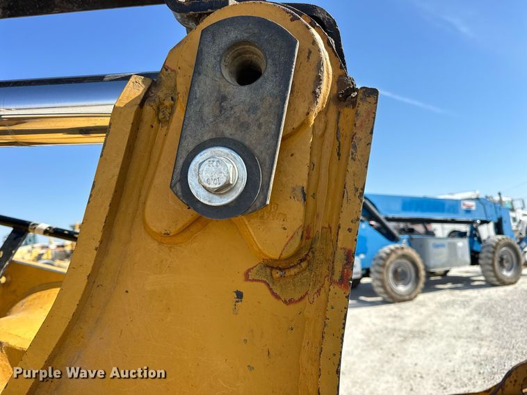 image for item DV1816 2011 Caterpillar 963D track loader