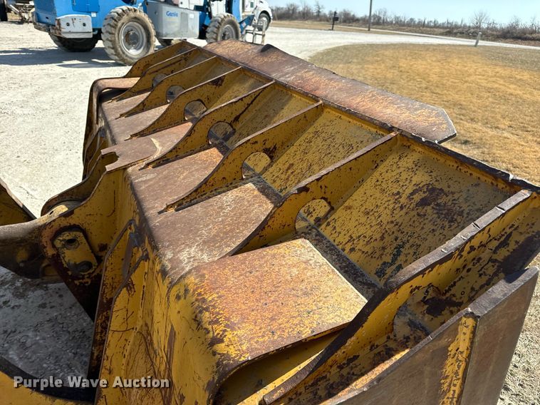 image for item DV1816 2011 Caterpillar 963D track loader