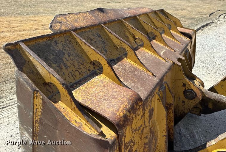 image for item DV1816 2011 Caterpillar 963D track loader