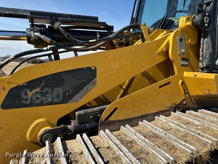 image for item DV1816 2011 Caterpillar 963D track loader