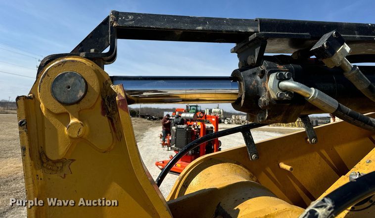 image for item DV1816 2011 Caterpillar 963D track loader