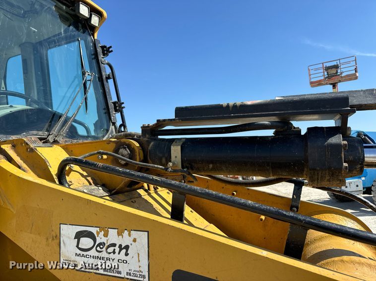 image for item DV1816 2011 Caterpillar 963D track loader