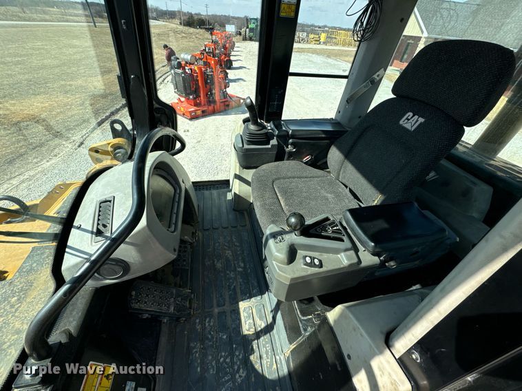 image for item DV1816 2011 Caterpillar 963D track loader