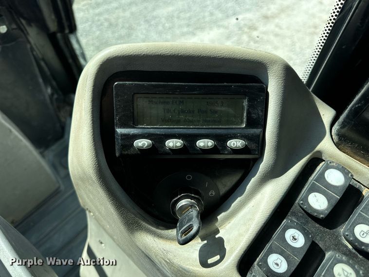 image for item DV1816 2011 Caterpillar 963D track loader