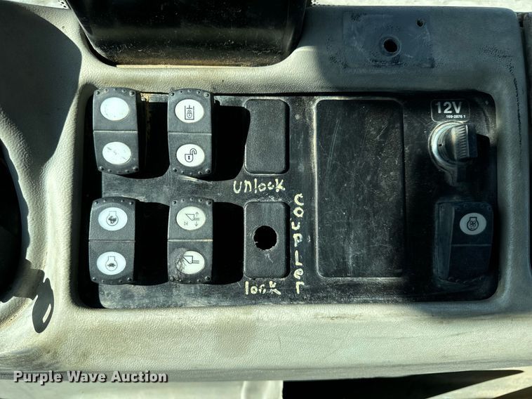 image for item DV1816 2011 Caterpillar 963D track loader