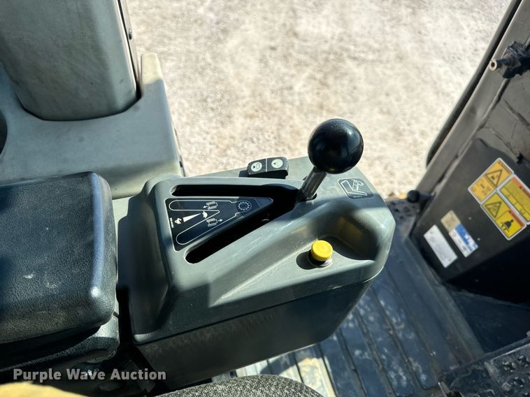 image for item DV1816 2011 Caterpillar 963D track loader