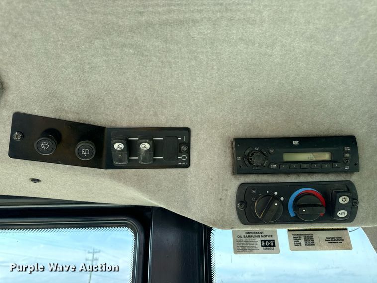 image for item DV1816 2011 Caterpillar 963D track loader