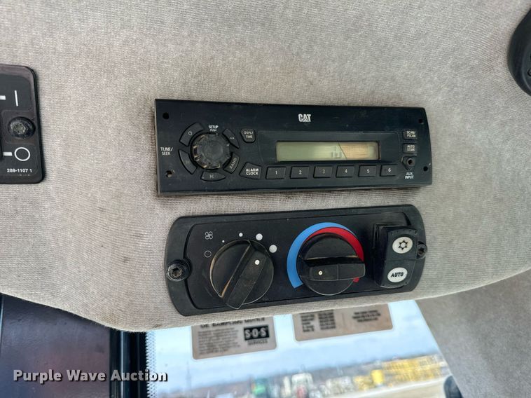 image for item DV1816 2011 Caterpillar 963D track loader