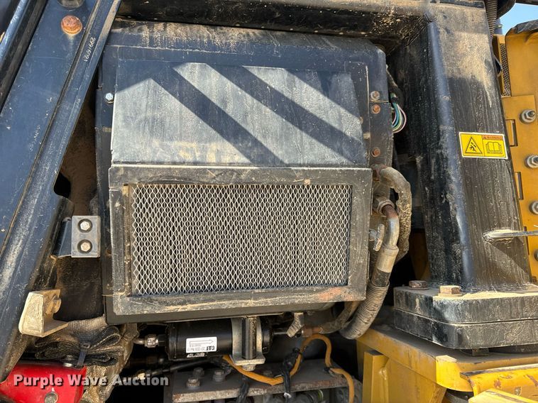 image for item DV1816 2011 Caterpillar 963D track loader