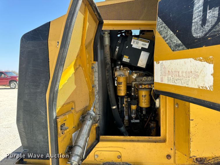 image for item DV1816 2011 Caterpillar 963D track loader
