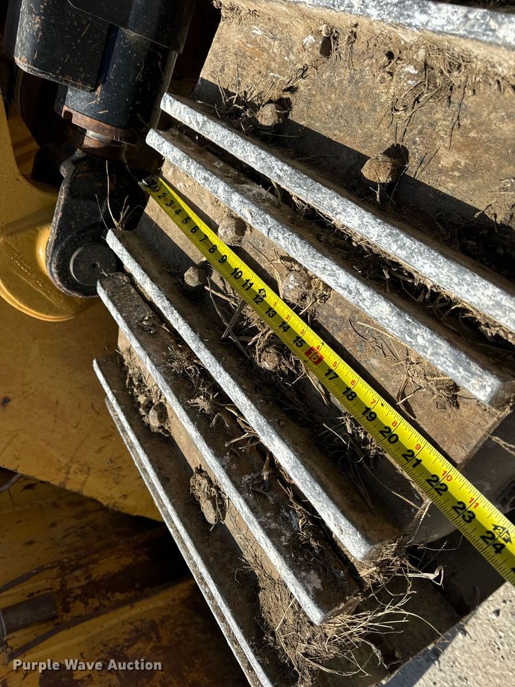 image for item DV1816 2011 Caterpillar 963D track loader