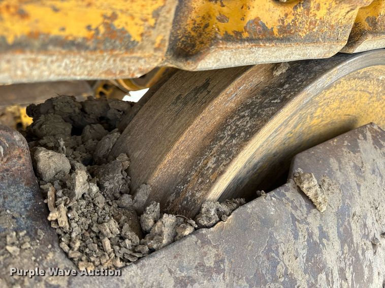 image for item DV1816 2011 Caterpillar 963D track loader