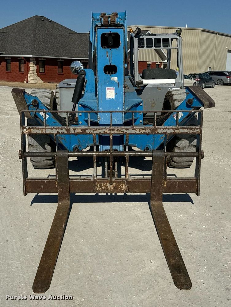 image for item DV1817 2010 Genie GTH-1056 telehandler