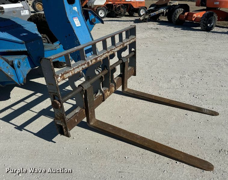image for item DV1817 2010 Genie GTH-1056 telehandler