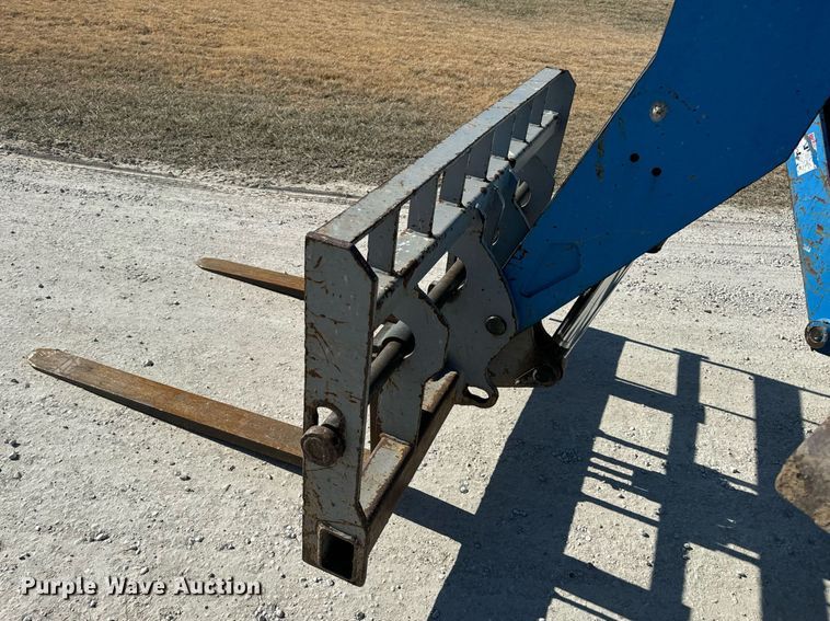 image for item DV1817 2010 Genie GTH-1056 telehandler