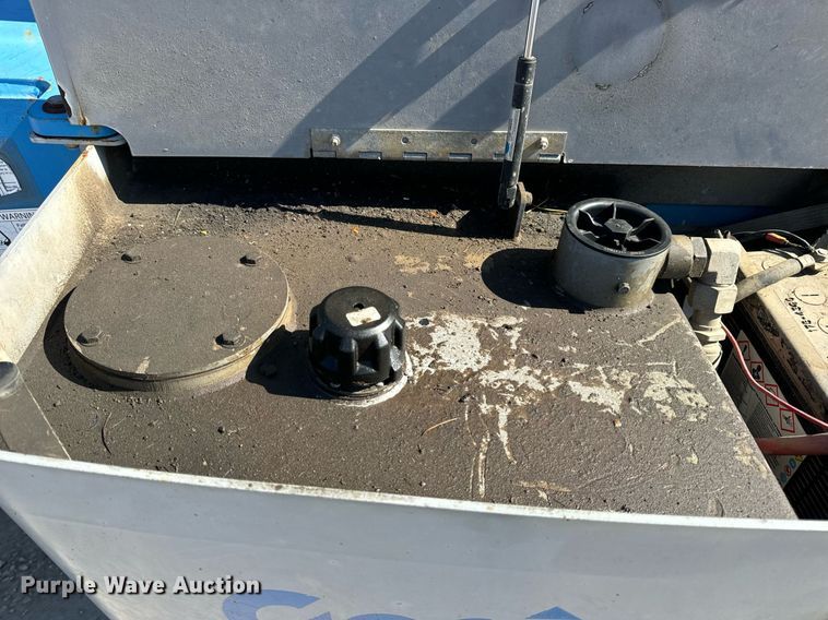 image for item DV1817 2010 Genie GTH-1056 telehandler