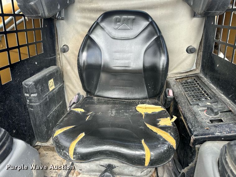 image for item DV1820 2006 Caterpillar 262B skid steer loader