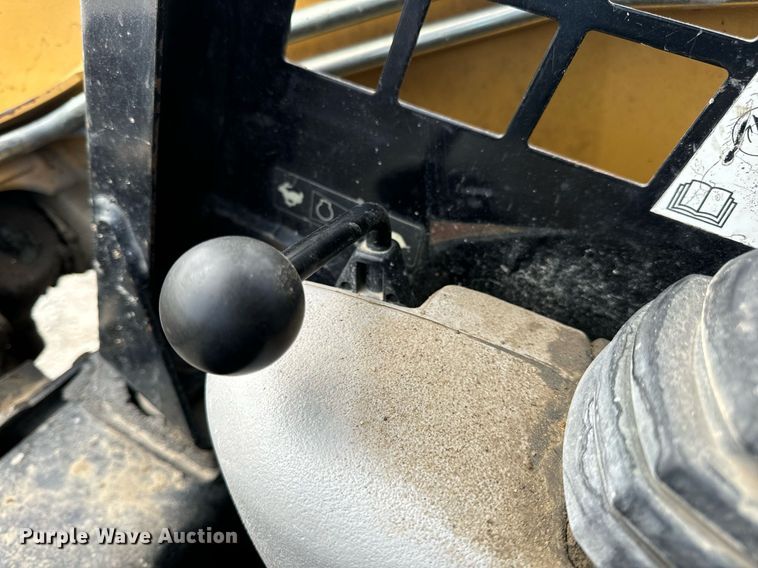 image for item DV1820 2006 Caterpillar 262B skid steer loader