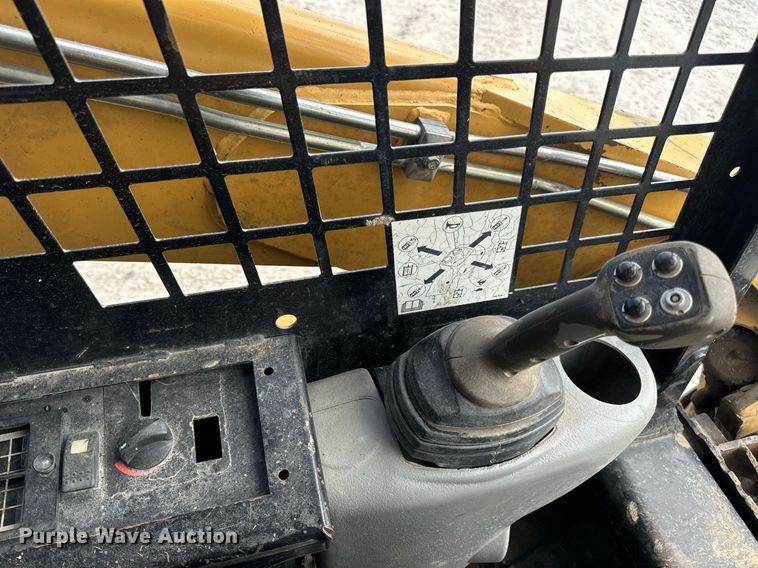 image for item DV1820 2006 Caterpillar 262B skid steer loader