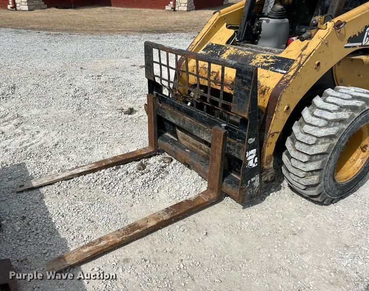image for item DV1821 2005 Caterpillar 246B skid steer loader