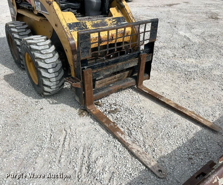 image for item DV1821 2005 Caterpillar 246B skid steer loader