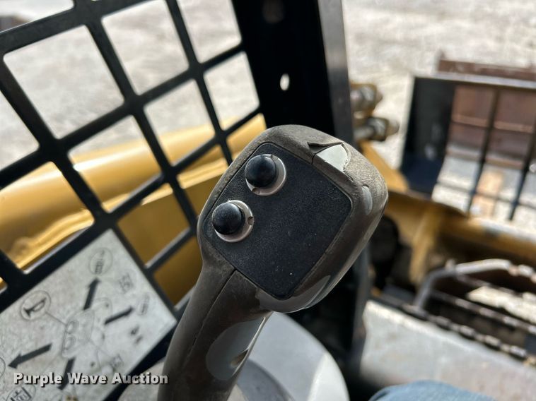 image for item DV1821 2005 Caterpillar 246B skid steer loader