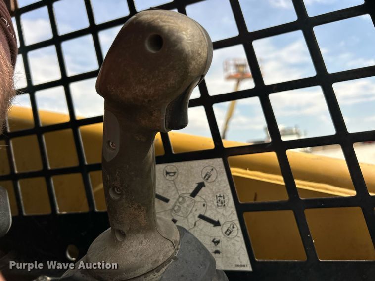 image for item DV1821 2005 Caterpillar 246B skid steer loader