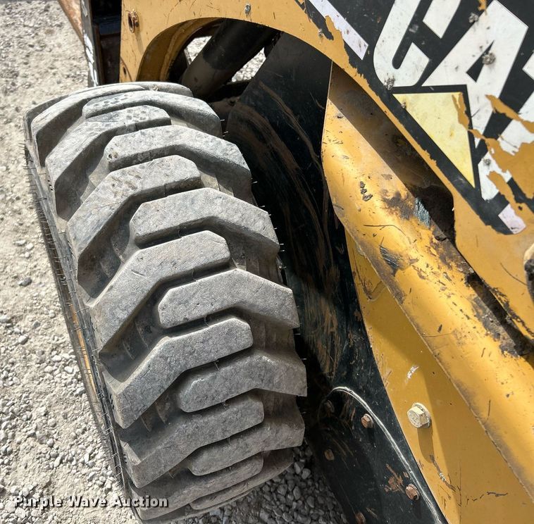 image for item DV1821 2005 Caterpillar 246B skid steer loader