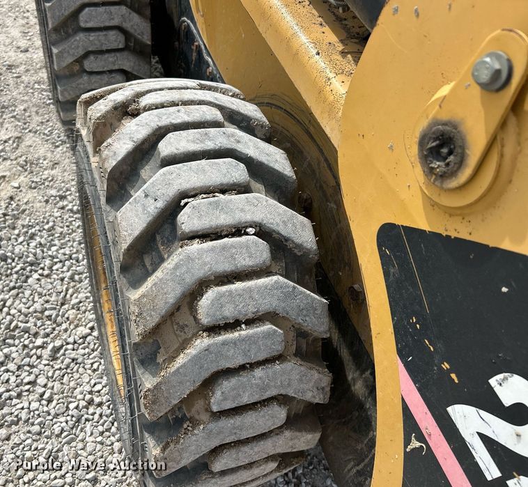 image for item DV1821 2005 Caterpillar 246B skid steer loader