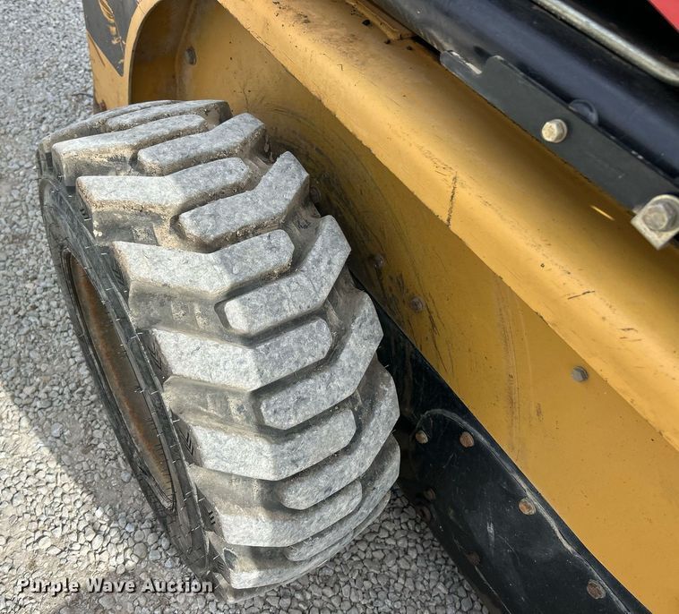 image for item DV1821 2005 Caterpillar 246B skid steer loader