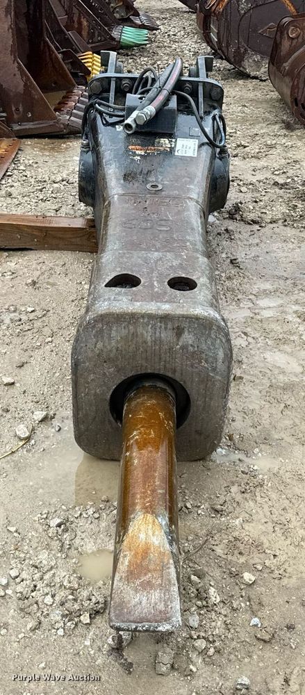 image for item DV1824 Caterpillar H160D breaker