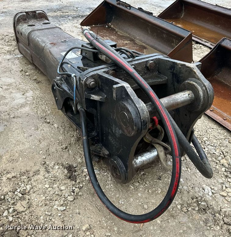 image for item DV1824 Caterpillar H160D breaker