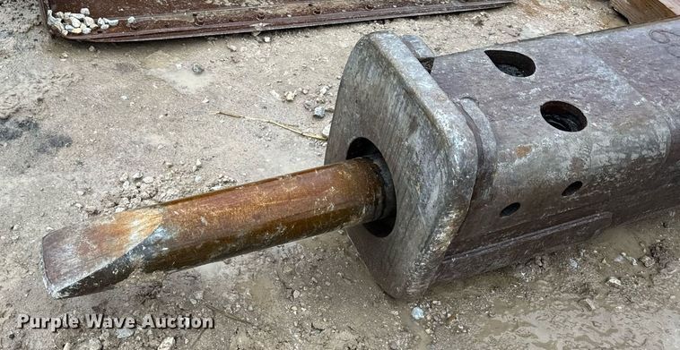 image for item DV1824 Caterpillar H160D breaker