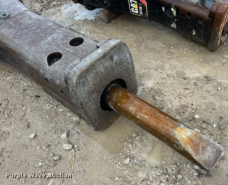 image for item DV1824 Caterpillar H160D breaker