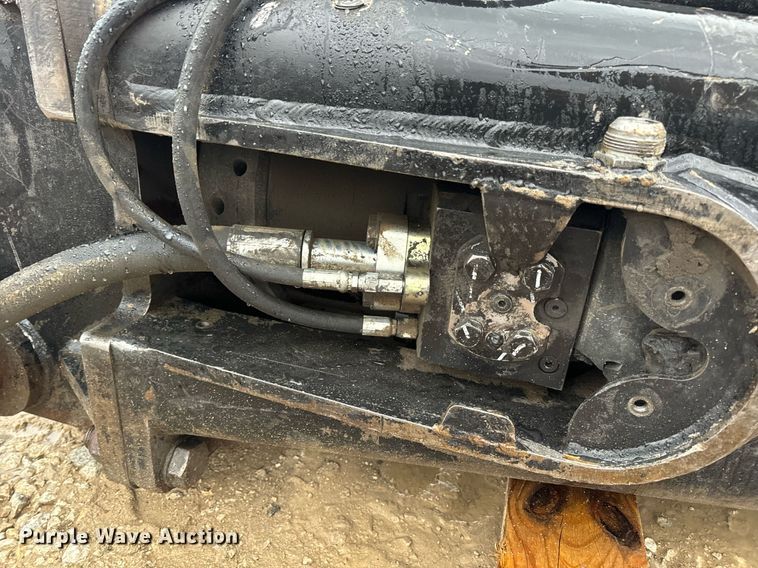 image for item DV1824 Caterpillar H160D breaker