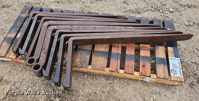 image for item DV1826 (8) L pallet forks