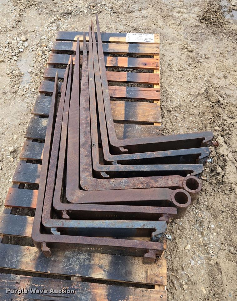 image for item DV1826 (8) L pallet forks