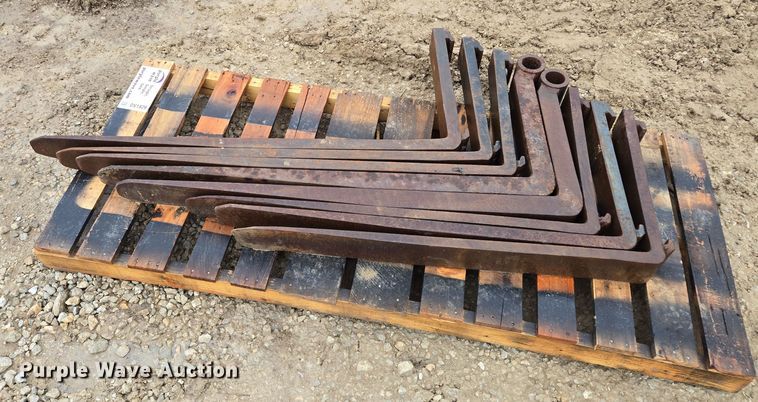 image for item DV1826 (8) L pallet forks