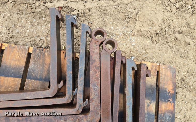 image for item DV1826 (8) L pallet forks