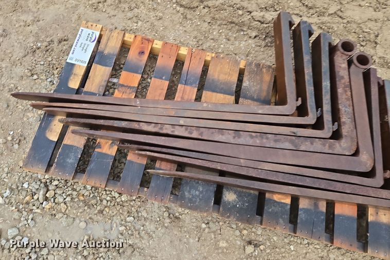 image for item DV1826 (8) L pallet forks