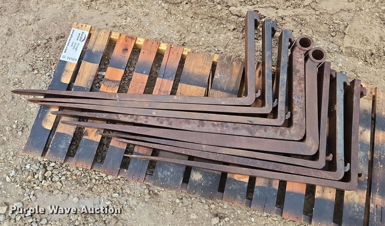 image for item DV1826 (8) L pallet forks