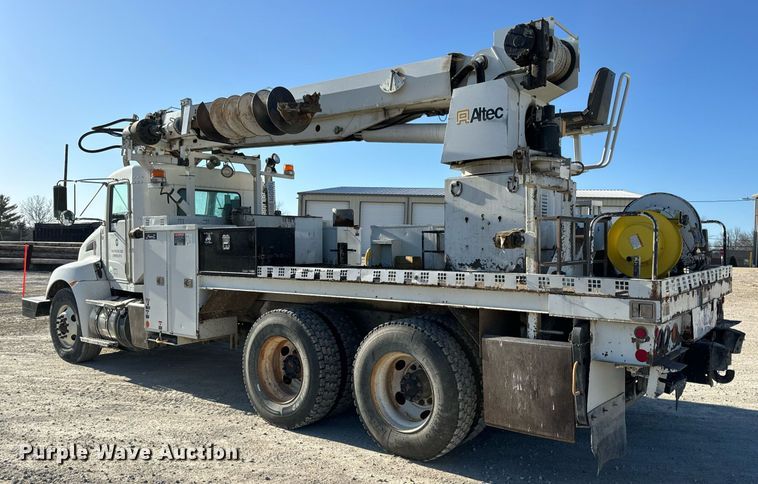 image for item DV1853 2011 Kenworth T370 digger derrick truck