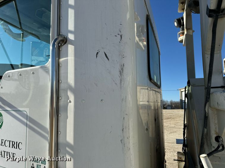 image for item DV1853 2011 Kenworth T370 digger derrick truck