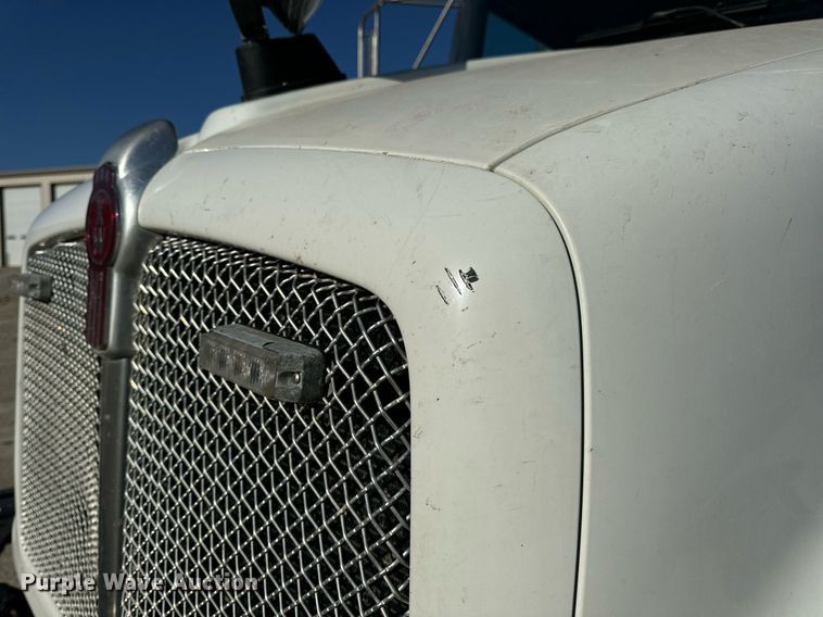 image for item DV1853 2011 Kenworth T370 digger derrick truck