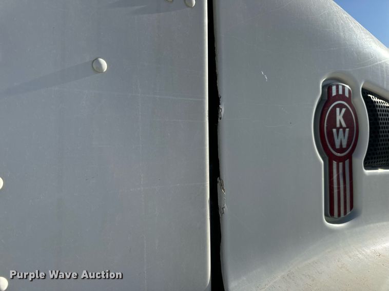 image for item DV1853 2011 Kenworth T370 digger derrick truck