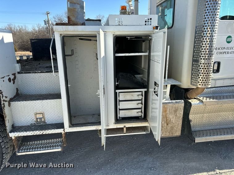 image for item DV1853 2011 Kenworth T370 digger derrick truck