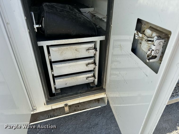 image for item DV1853 2011 Kenworth T370 digger derrick truck