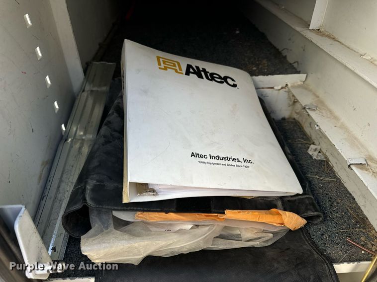 image for item DV1853 2011 Kenworth T370 digger derrick truck