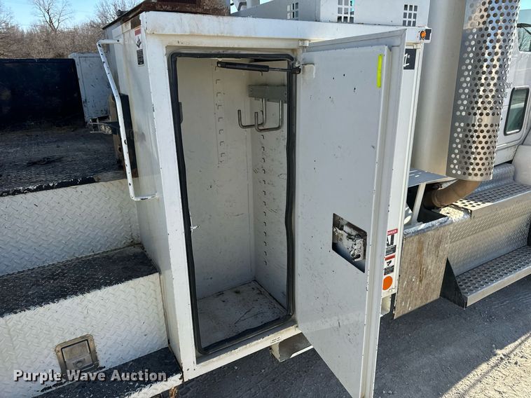 image for item DV1853 2011 Kenworth T370 digger derrick truck