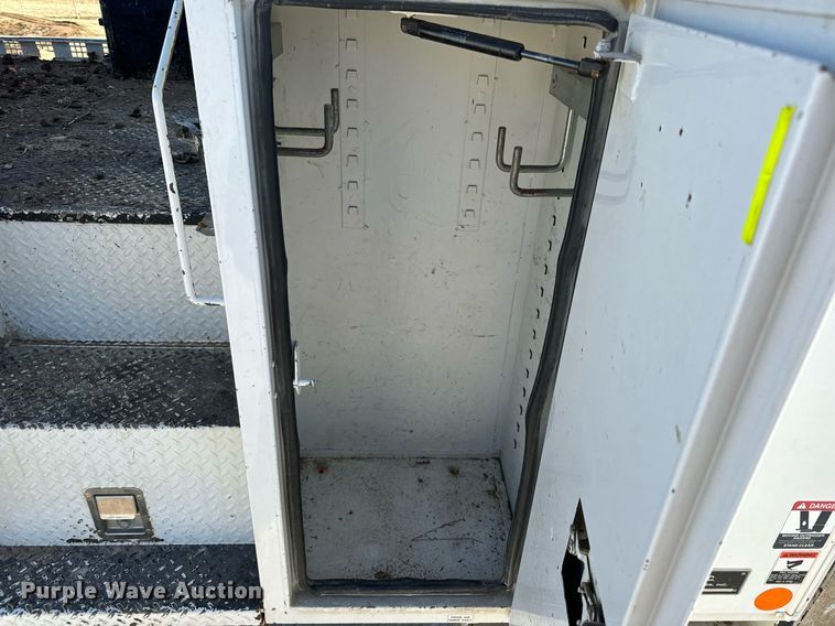 image for item DV1853 2011 Kenworth T370 digger derrick truck